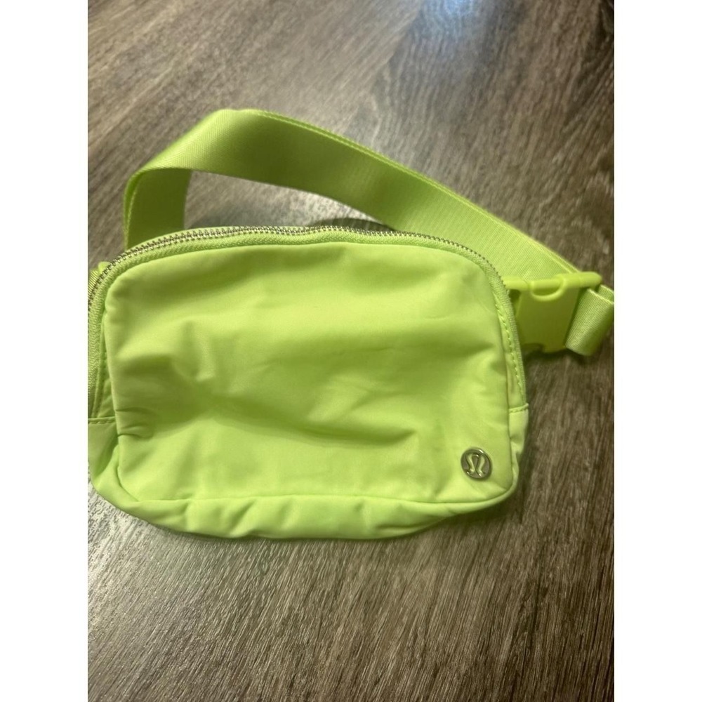 Lululemon Everywhere Belt Bag Neon Lime Green 1L Crossbody Waist Pack